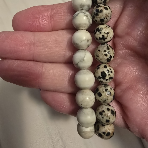 Dalmatian Jasper and Howlite Beaded Bracelet - Picture 1 of 2